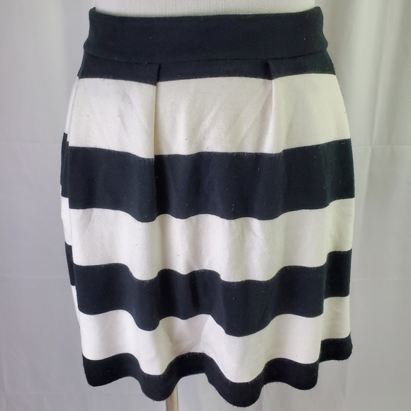 French Connection Dresses & Skirts - French Connection women's black white mini skirt